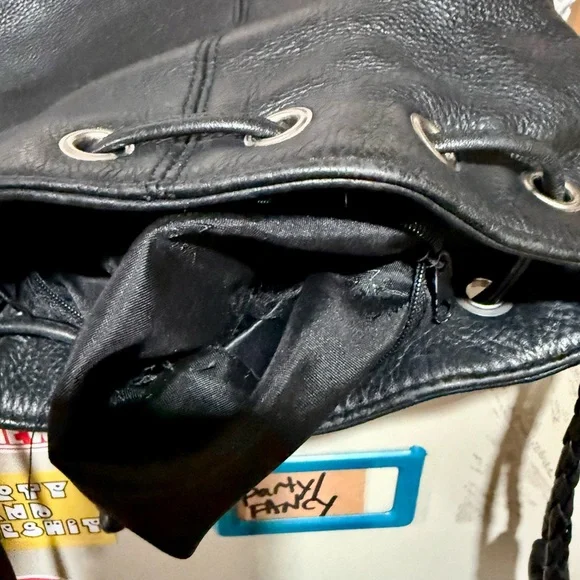 Valerie Stevens Black Leather Drawstring Bucket Crossbody Bag - Picture 8 of 11